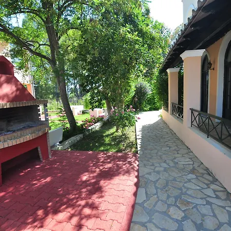 מלון Acharavi Garden אצ'ארבי