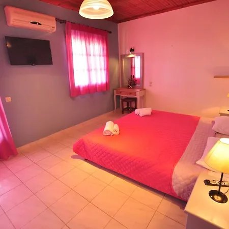 מלון Acharavi Garden 3*