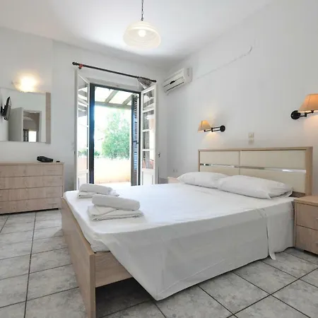 מלון Acharavi Garden אצ'ארבי