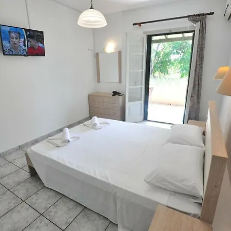 Acharavi Garden אצ'ארבי