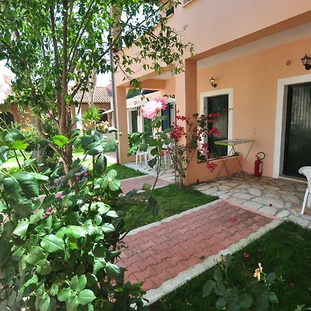 Acharavi Garden מלון 3*