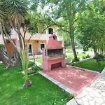 Acharavi Garden Hotell
