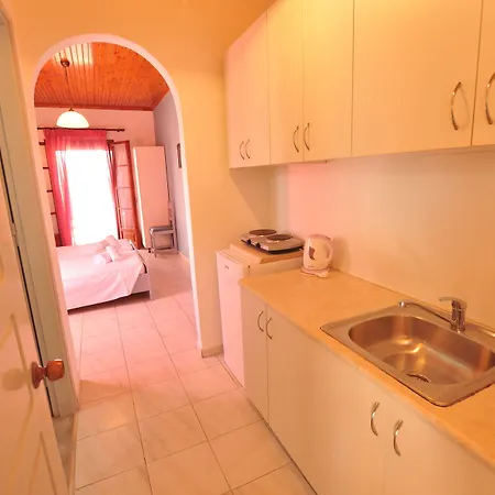 Acharavi Garden فندق أخارافي