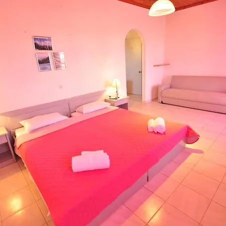 Acharavi Garden فندق 3*