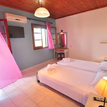 Acharavi Garden أخارافي