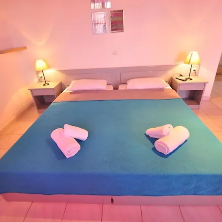 Acharavi Garden فندق 3*