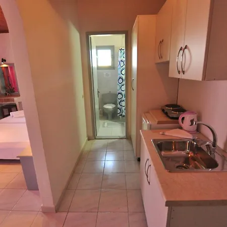 Acharavi Garden أخارافي